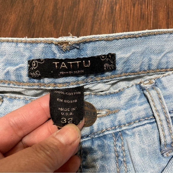TATTU DENIM BY DESIGN lightly distressed Jeans boyfriend fit Size 32 GUC Y2K 90s - Picture 7 of 14